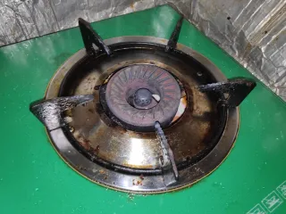 Deep cleaning gas stove