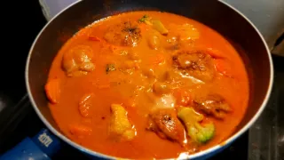 Chicken in curry sauce